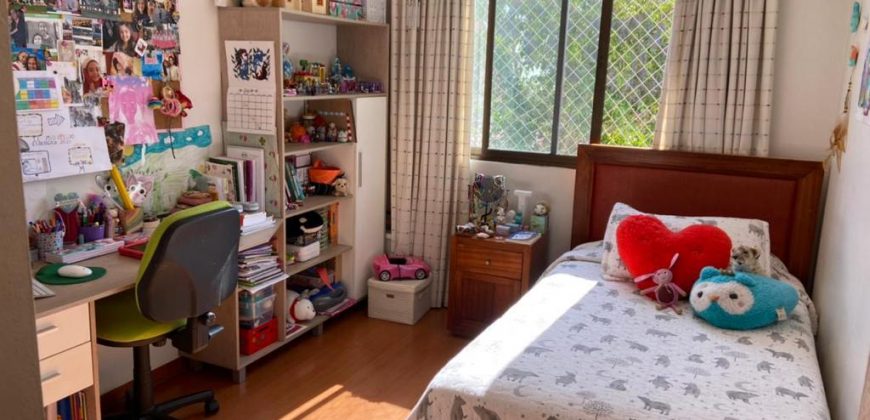 Cercana A Colegios, Universidades Excelentes Accesos