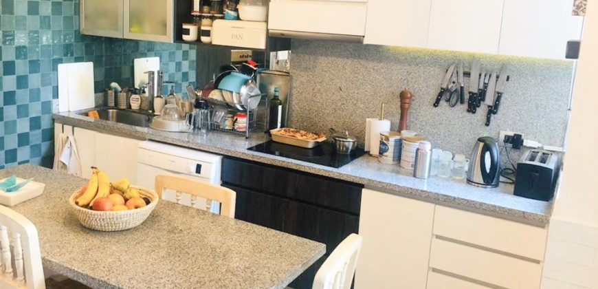 Estoril, primer piso con patio privado