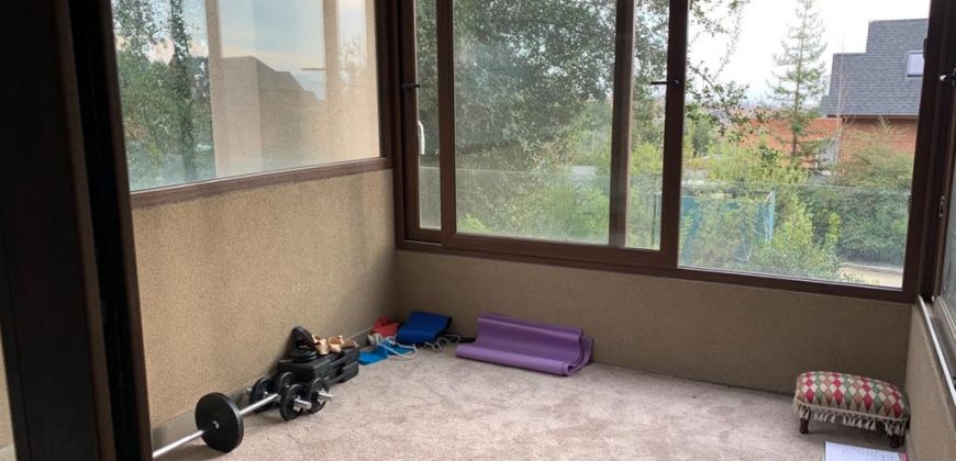 Arriendo San Carlos Apoquindo amplia terraza con quincho